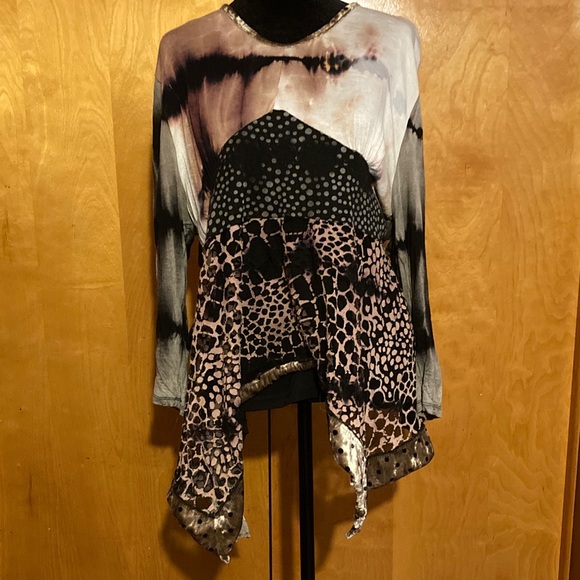 The Pyramid Collection Tops - The Pyramid Collection Multicolor Animal Print Tunic